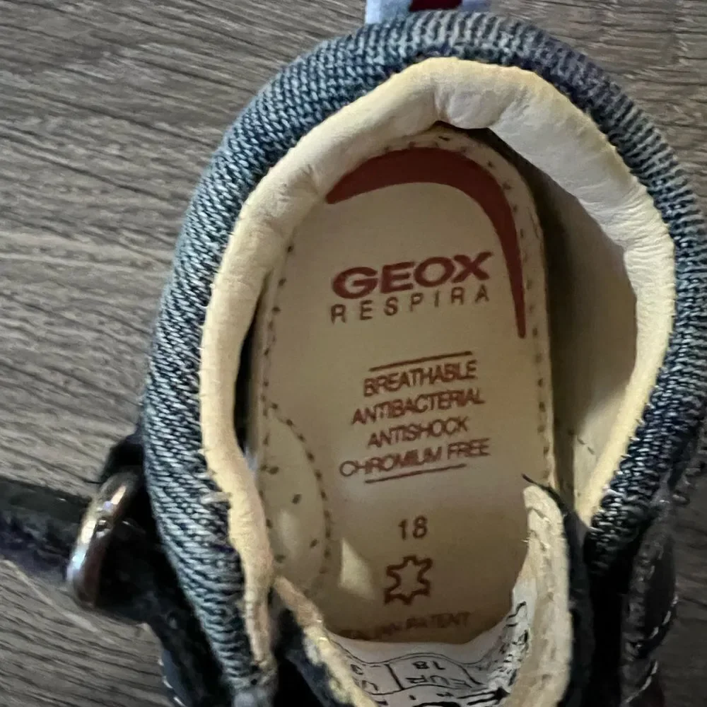 Geox Boys toddler Suade leather shoes size 18 /US 3